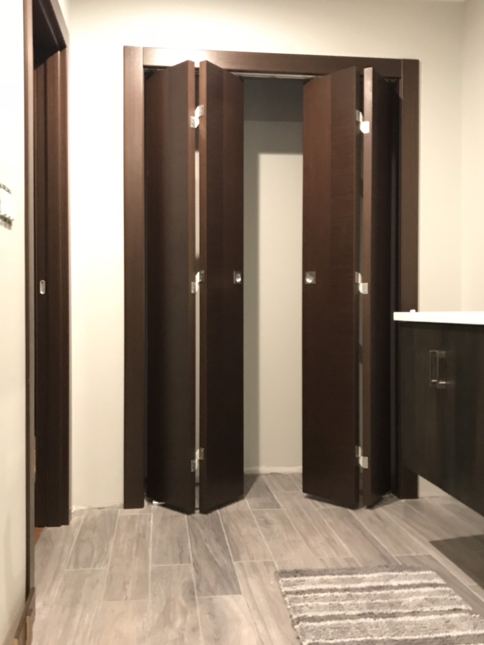 bi fold closet doors