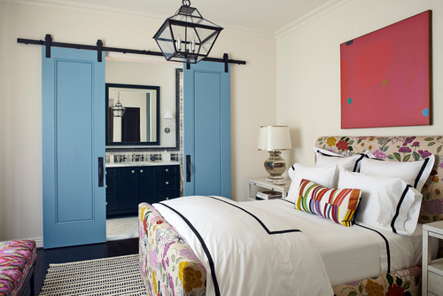 Double sliding barn doors in bedroom